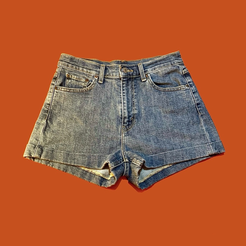 Levi's Medium Wash Roll Cuff Midi Shorts Women's Size 28